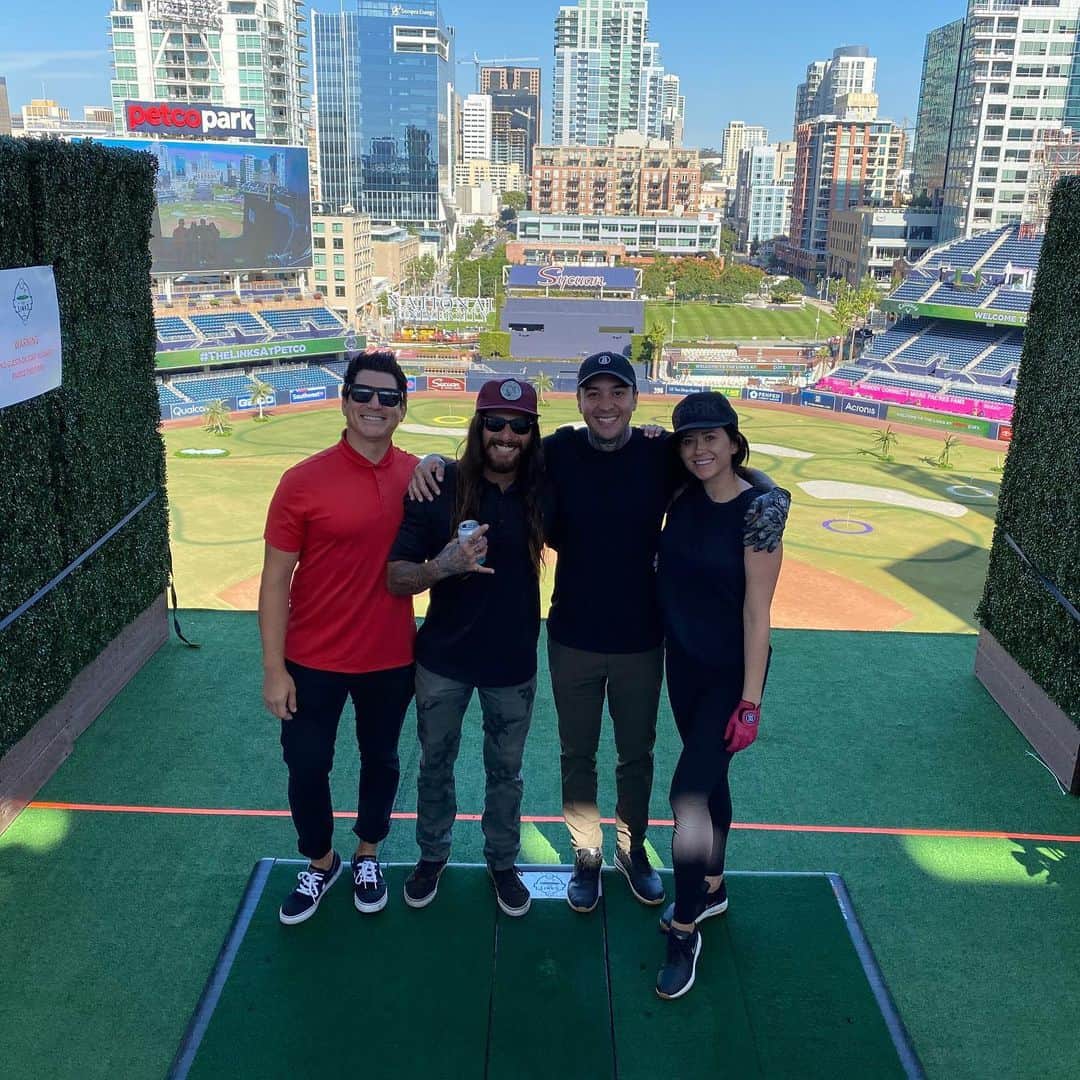 トニー・ペリーのインスタグラム：「⚾️🏌️‍♂️🤘」