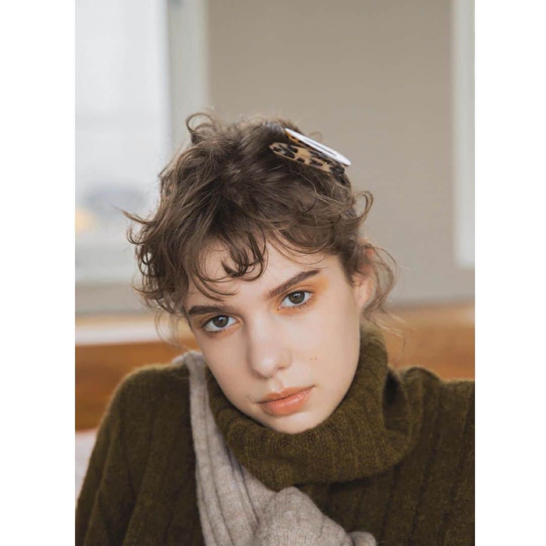 佐川理佳のインスタグラム：「AVAN LILY  2019 winter visual photo by @ryz316 hair&make up by me」