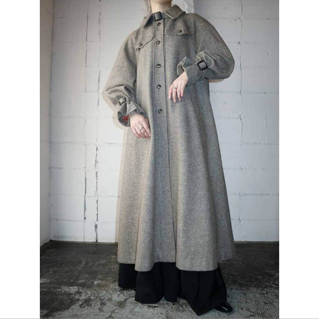 吉祥寺 古着屋 Orfeoのインスタグラム：「A Line Long Tweed Coat  #orfeo #kichijoji #tokyo #vintage #used #fashion #coordinate #outfit #オルフェオ #吉祥寺 #東京 #古着 #ヴィンテージ #ユーズド #ファッション #コーディネート  掲載商品のお問い合わせはメールにて承っております。コメント、DMでのお問い合わせは受け付けておりませんのでご了承ください。」