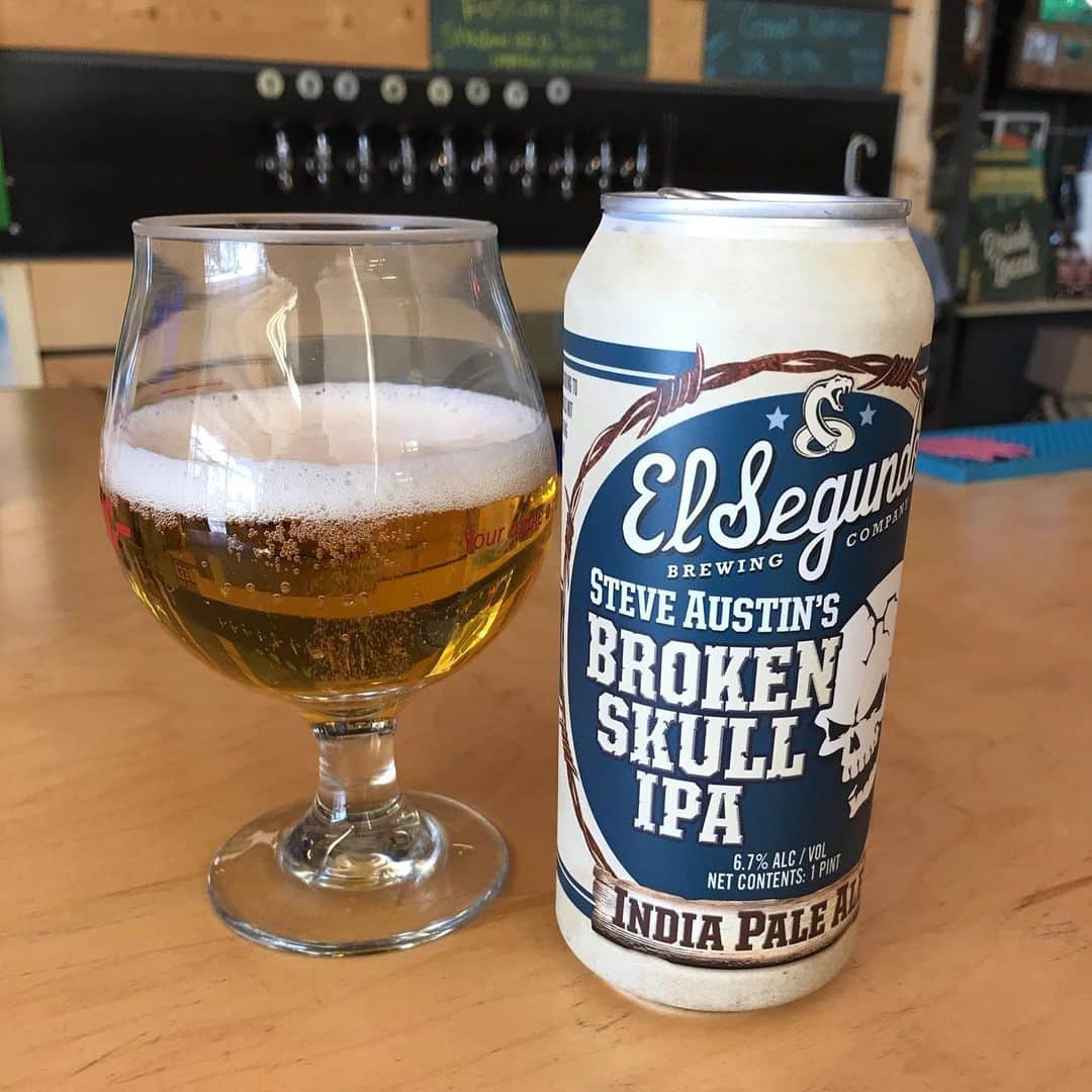 ストーン・コールド・スティーブ・オースチンのインスタグラム：「Got this from a friend enjoying Broken Skull IPA from @esbcbrews up in Portland, OR.  Swig of Beer! Cheers! Best IPA in America」