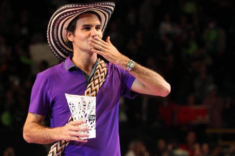 ロジャー・フェデラーのインスタグラム：「I am heartbroken for the people of Bogota. Due to the curfew tonight, unfortunately we could not put on the match I have waited so long for... I promise everyone Sascha and I will be returning in the future to give our Colombian fans the chance to see us play.  With such great and lasting memories from my 2012 tour to Bogota I can’t wait to make that happen again.」