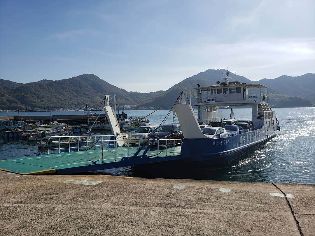 桂團治郎さんのインスタグラム写真 - (桂團治郎Instagram)「今日はこれから、この船に乗って落語会会場へ向かいます！！ 全然、労働意欲がわかない（笑）  温泉入って、観光したい！！」11月23日 10時58分 - danjirokatsu