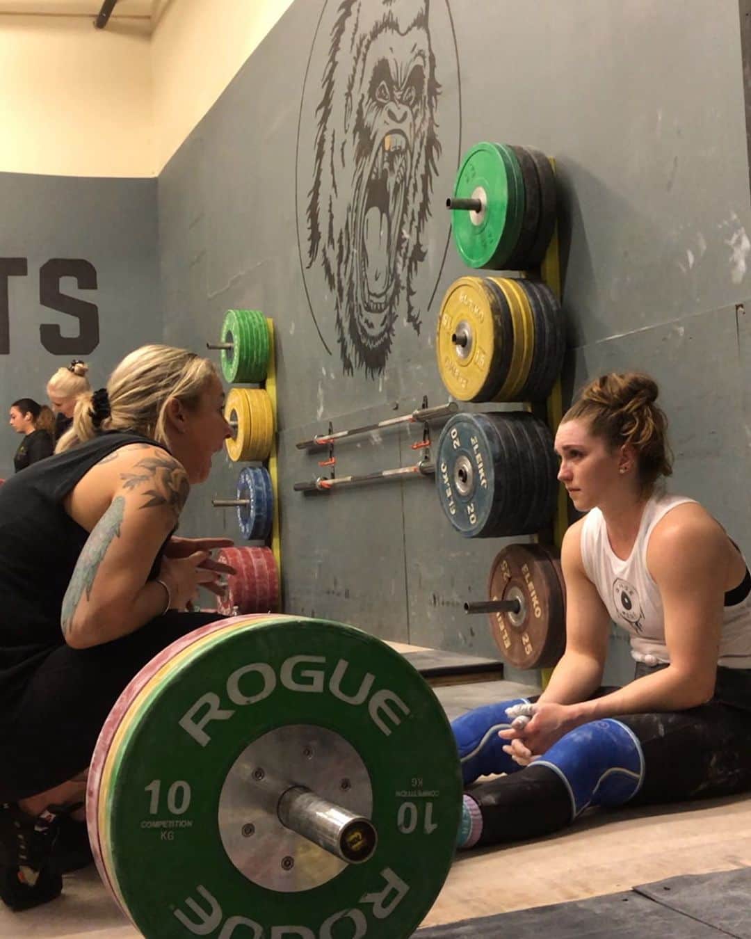 マッティ・ロジャーズのインスタグラム：「I think something that’s not talked about much from the perspective of elite female athletes is the importance of acknowledging, understanding & working with the changes in your body and performance when on your period. (Sorry boys, but also all male coaches should understand as well) There are VERY real differences that no matter how much you ignore them, pretend it’s not your time of the month or want to push through, sometimes it just puts ya on your ass. Everyone is different, every MONTH is different and things change as you age both athletically and physically.  So the best plan of attack it to learn yourself very well and figure out what’s best for you. Sometimes that means a regular old day that just feels not as great, a lil extra nap/caffeine/Advil action, making sure you’re not overthinking your lifts when they feel a little off and sometimes even modifying the day or days completely! For some people it may mean nothing at all needs to change, IT ALL DEPENDS. LISTEN, LEARN & remember the world isn’t ending, your body is just telling you it is (it’s really not). Extremely grateful to have @aimees2cents here with me this weekend to remind me of all these things and keep pushing me as we prepare for our last meet of the year 🖤  also I wore socks that said mother fucker today. Sometimes that helps too」