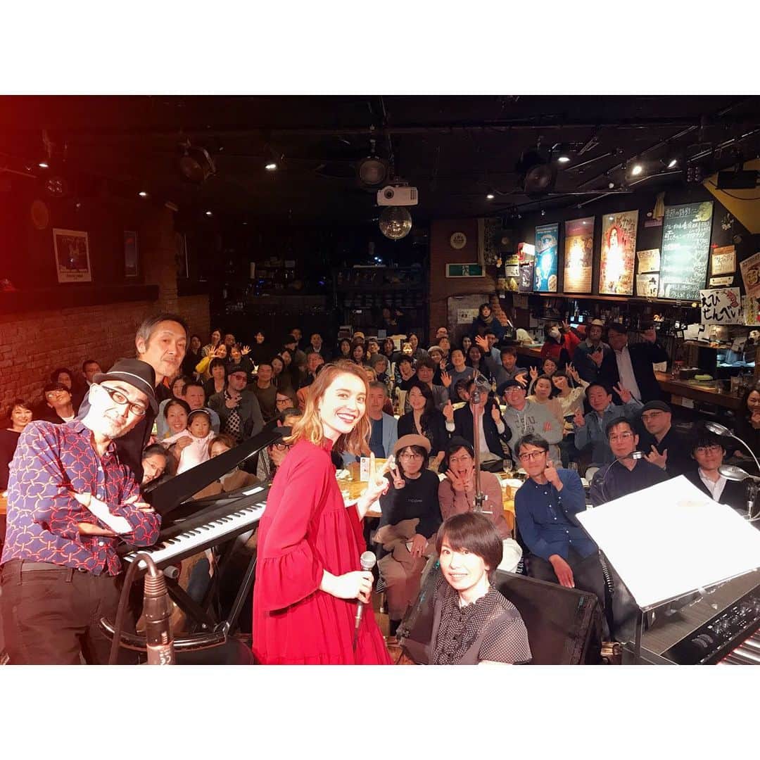 エミ・マイヤーのインスタグラム：「Nagoya see you again! Thank you! Next is 11.25 Shibuya #ClubQuattro💋 🍙🍤名古屋のみなさんとても暖かいサポートありがとうございました！次は11.25日に#渋谷クラブクアトロ！」