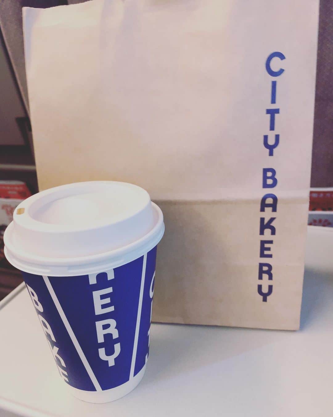 田中ウルヴェ京さんのインスタグラム写真 - (田中ウルヴェ京Instagram)「今日は名古屋で講演です。 朝珍しく早めに品川駅着いたのでCity Bakeryまで行ってソイラテ買えました。 やはりここのはおいしい。 だいぶ違う。😊 #citybakery」11月23日 11時12分 - miyako.tanaka.oulevey