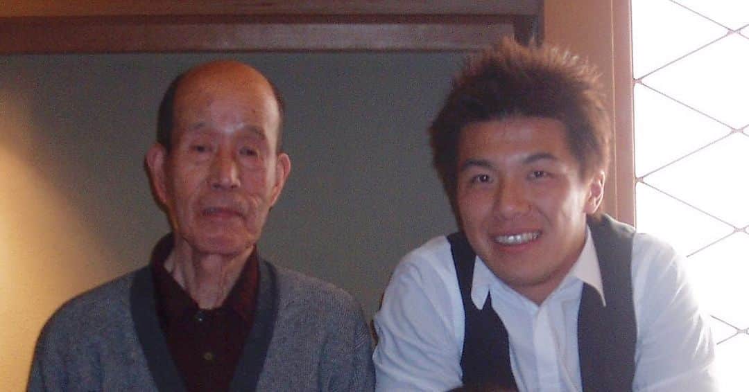 君島良夫のインスタグラム：「8 years since you left us grandpa. Rest in peace✌🏻 祖父8年目の命日。 体を動かすことが少しだけ得意なのは、おそらくこの人からの遺伝。」