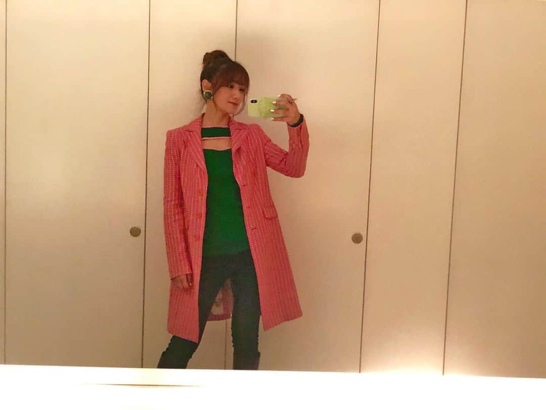 金山睦さんのインスタグラム写真 - (金山睦Instagram)「昨日の　#私服 👯‍♀️❤️ 雨降ってなかったら、これにピンクのハイヒールだと色がガチャガチャしてて可愛かっただろうな👠👠💓あとピンクのバッグね👜」11月23日 11時23分 - kanayama_chika