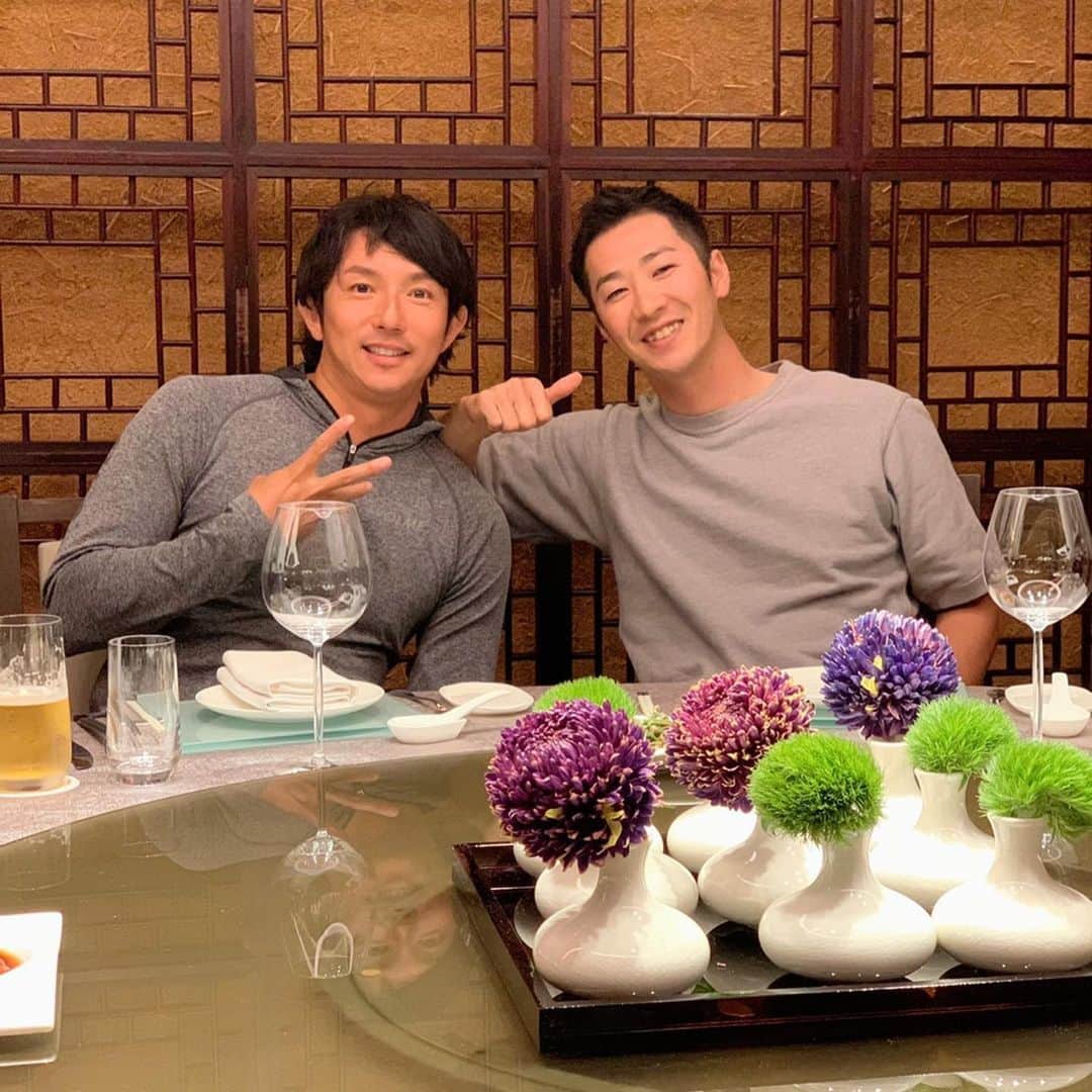 西岡剛のインスタグラム：「最高の旅になりました。 笑いすぎた🤣 #味全ドラゴンズ #川崎宗則 #西岡剛 #頂上 #フカヒレ #九份」