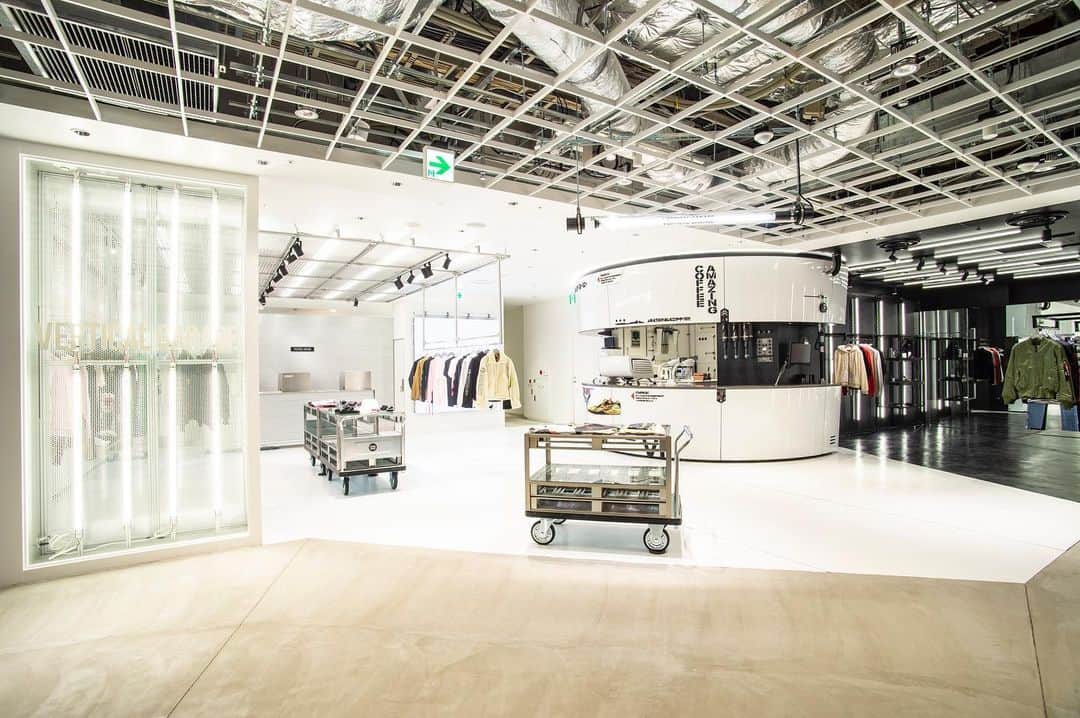 小川哲史のインスタグラム：「@vertical_garage  @parco_shibuya_official 3F 是非お越し下さい🙏  @24karatsofficial  @j.s.b._official  @amazing_coffee_official  and more... #24karats  #jsb  #amazingcoffee  #verticalgarage」