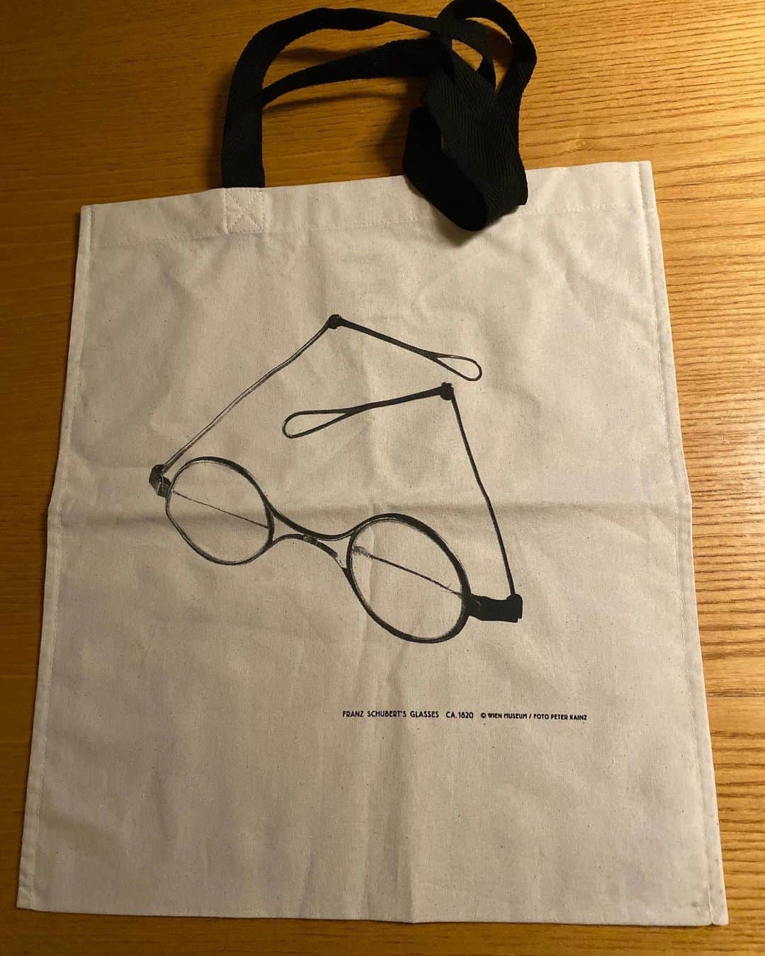 松本隆さんのインスタグラム写真 - (松本隆Instagram)「中之島の美術館にシューベルトの眼鏡を観に行った。天才の丸眼鏡を網膜に焼き付けた。」11月23日 11時50分 - takashi_matsumoto_official