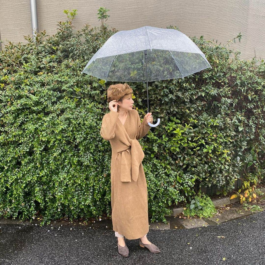 長谷川あやさんのインスタグラム写真 - (長谷川あやInstagram)「☔️☔️☔️ #fashion #ootd #outfit #code #coordinate #style #titivate #titivatestyle #152せんちこーで #ティティベイト #ウエストマークカシュクールニットワンピース @titivatejp #ママコーデ ・ ・ ・ 寒いし雨だし急に冬、、、🥶 ・ 今日は溜まったお仕事片付けつつ お部屋のお掃除やらなんやらで 1日がおわるのだろう(´・ω・｀)💭」11月23日 11時59分 - ayasuke_0516