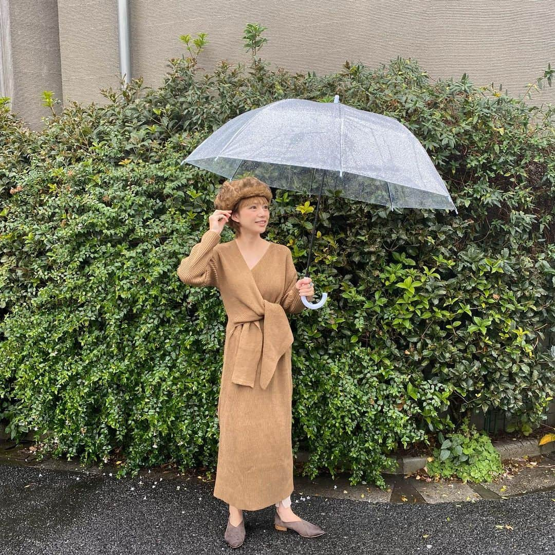 長谷川あやさんのインスタグラム写真 - (長谷川あやInstagram)「☔️☔️☔️ #fashion #ootd #outfit #code #coordinate #style #titivate #titivatestyle #152せんちこーで #ティティベイト #ウエストマークカシュクールニットワンピース @titivatejp #ママコーデ ・ ・ ・ 寒いし雨だし急に冬、、、🥶 ・ 今日は溜まったお仕事片付けつつ お部屋のお掃除やらなんやらで 1日がおわるのだろう(´・ω・｀)💭」11月23日 11時59分 - ayasuke_0516