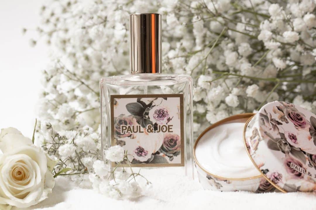 PAUL & JOE BEAUTEさんのインスタグラム写真 - (PAUL & JOE BEAUTEInstagram)「・⠀ A moisturizing hair and body mist that evokes gentle notes of the holiday season🎄✨ A deeply hydrating hand cream that’s bright and refreshing like freshly fallen snow❄️ Both in beautiful peony patterns to create the perfect gift set🎁 ⠀ ■FRAGRANCE MIST<Hair and body lotion> 50 ml⠀ Available from 12/1(Sun)⠀ ⠀ ■MOISTURIZING HAND CREAM II ⠀ Translucency of flowers and purity of snow⠀ “Winter floral musky” ⠀ Now on sale⠀ ⠀ *Check your local markets for launch dates and availability*⠀ ⠀ #PaulandJoe #paulandjoebeaute #ポールアンドジョー #ポールアンドジョー #クリスマス #クリスマスコフレ #フレグランス #フレグランスミスト #ハンドクリーム #保湿 #限定 #happyholidays #Christmas #fragrance #fragrancemist #bodymist #hairmist #handcream #moisture #catofinstagram #holidaycollection #holidaygifts #holiday #gift #ギフト #クリスマス #letitsnow」11月23日 12時00分 - paulandjoe_beaute