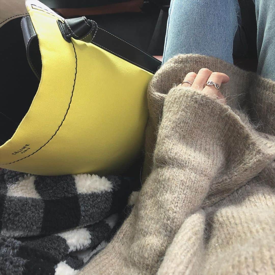 近藤千尋のインスタグラム：「久々に長女のパパママ独占時間で クリスマスプレゼントを見に。。👧❄️ サンタさんが少し分かるようになったから クリスマス🎄が楽しみになったね❤️☺️ #長女時間 #ママも便乗してリフレッシュ ❤️笑」