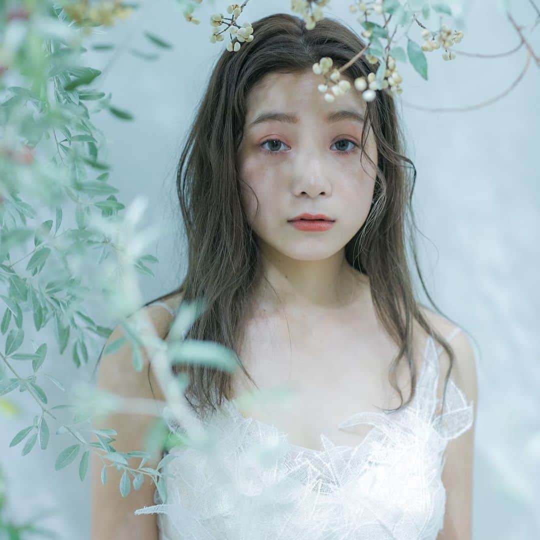 Dresses (ドレッシーズ)さんのインスタグラム写真 - (Dresses (ドレッシーズ)Instagram)「#ヨーランクリス のウェディングドレスで透明感ある花嫁に✨ * 10月にDresses撮影ご協力いただいたお客様のコーディネートをご紹介いたします。 ---------------------------------------- · @adochan.love 様に 素敵に着こなしていただいたのは #ヨーランクリス のドレス · ---------------------------------------- · ウエディングドレス:03-7457 イヤリング:07-8559 ドレスブランド: @yolancris こちらのドレスは @fiorebianca_wedding のドレスです。 ----------------------------------------- · ご試着予約は @dresses_weddingdress またはメール・お電話にて承っております。 · · ----------------------------------------- その他の @yolancrisのドレスは #yolancris_Dresses よりご覧いただけます。 * こちらのドレスのご試着予約は @dresses_weddingdress  ホーム画面URL、 またはメール・お電話にて承っております。 * #ドレッシーズ#ヨーランクリス#yolancris#プレ花嫁#熊本花嫁#プレ花嫁#運命のドレス#フェミニンドレス#レースドレス#全国の花嫁さんと繋がりたい#プレ花嫁さんと繋がりたい#インポートドレスショップ#ウェディングドレス#ドレス迷子#2020夏婚#2020春婚#みんなのウェディング #yolancrisbride」11月23日 12時05分 - dresses_weddings