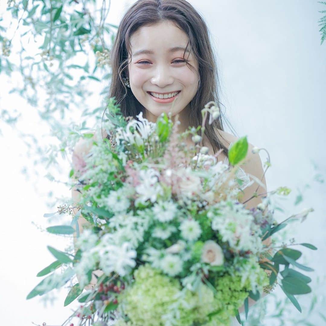 Dresses (ドレッシーズ)さんのインスタグラム写真 - (Dresses (ドレッシーズ)Instagram)「#ヨーランクリス のウェディングドレスで透明感ある花嫁に✨ * 10月にDresses撮影ご協力いただいたお客様のコーディネートをご紹介いたします。 ---------------------------------------- · @adochan.love 様に 素敵に着こなしていただいたのは #ヨーランクリス のドレス · ---------------------------------------- · ウエディングドレス:03-7457 イヤリング:07-8559 ドレスブランド: @yolancris こちらのドレスは @fiorebianca_wedding のドレスです。 ----------------------------------------- · ご試着予約は @dresses_weddingdress またはメール・お電話にて承っております。 · · ----------------------------------------- その他の @yolancrisのドレスは #yolancris_Dresses よりご覧いただけます。 * こちらのドレスのご試着予約は @dresses_weddingdress  ホーム画面URL、 またはメール・お電話にて承っております。 * #ドレッシーズ#ヨーランクリス#yolancris#プレ花嫁#熊本花嫁#プレ花嫁#運命のドレス#フェミニンドレス#レースドレス#全国の花嫁さんと繋がりたい#プレ花嫁さんと繋がりたい#インポートドレスショップ#ウェディングドレス#ドレス迷子#2020夏婚#2020春婚#みんなのウェディング #yolancrisbride」11月23日 12時05分 - dresses_weddings