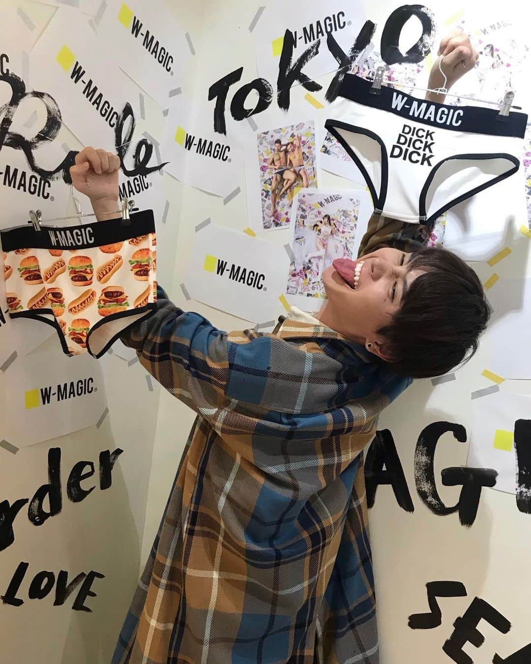 池添俊亮さんのインスタグラム写真 - (池添俊亮Instagram)「ラフォーレ原宿でやってる @w_magic_jp のPOP UPに遊びに行ってきた！ かっこよすぎるパンツGET✌︎ TGCでW-MAGICのステージ観て感動してたから嬉しい🌈 @watarulindaigarashi  ありがとうございました！  #wmagic」11月23日 12時19分 - zoe_boy_0427