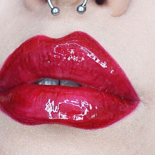 Sayaka Obaraのインスタグラム：「💋❤️ @lindahallbergcosmetics delighted mood crayon & #infinityglass . . #lindahallberg #fusionkit #delightedmood #moodcrayons」