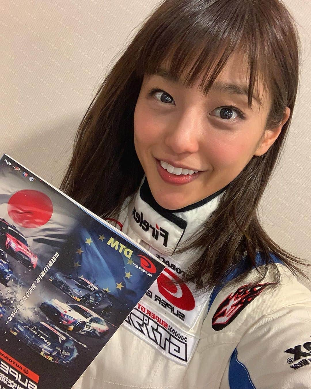 岡副麻希さんのインスタグラム写真 - (岡副麻希Instagram)「🏎﻿ #superGT ×#DTM交流戦﻿ 史上初の日欧メーカーによる競宴🇩🇪🇯🇵﻿ ﻿ シーズン終了したばかりの﻿ #スーパーgt マシン全車両と﻿ #Audi RS5と#BMW M4﻿ のレースを国内でみられるのです！﻿ すごくないですか！！！﻿ なんだかドキドキします😆🏁﻿ ﻿ サーキットに来られる方、﻿ 防寒対策をしてお越し下さいね‼︎😌﻿ ﻿ あー！﻿ チーク濃くて冬の通学の時みたいですね笑笑﻿ やだあ笑﻿恥ずかしいです笑 ﻿ #１日目﻿ #富士スピードウェイ﻿ #スーパーgtプラス#テレビ東京」11月23日 12時45分 - maki_okazoe_official