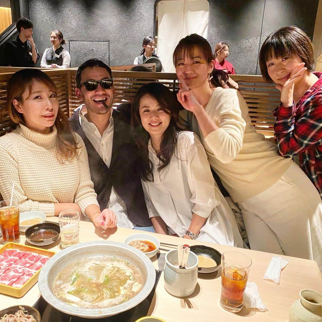 ベリッシモ・フランチェスコさんのインスタグラム写真 - (ベリッシモ・フランチェスコInstagram)「Hello my friends! Party time at Momo Paradise Shinjuku Higashi-guchi🥂❤️モーモーパラダイス新宿東口店でパーティー!おいしいしゃぶしゃぶをいただきましたよ😂Ciao figliuoli! Che bello cenare insiemeee👍#ベリッシモ #モーモーパラダイス新宿東口店 #momoparadise #料理研究家 #イケメン #chef #tvchef #chefrock #celebritychef #masterchefitalia #cucinedaincubo #tronista #coattoromanoatokyo #japanesegirls #beautifulgirls #vip #luxurylifestyle #vitamondana #ilpeccatodellacarne #shabushabu #しゃぶしゃぶ #パリピ #japanesefood #partyanimal #dappermen #sprezzatura #enjoylife」11月23日 12時41分 - bellissimoyoshi