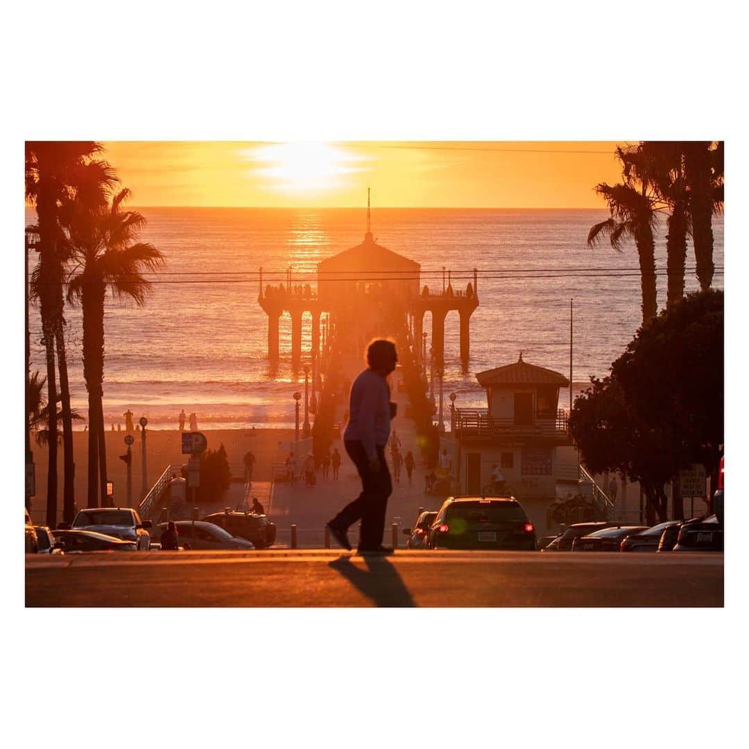 Pete Halvorsenのインスタグラム：「strollin' into the weekend at golden hour... . Leica CL」