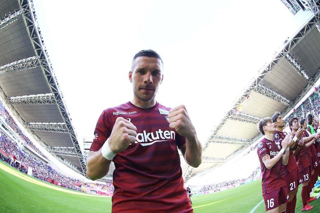 ルーカス・ポドルスキさんのインスタグラム写真 - (ルーカス・ポドルスキInstagram)「Home win today - 1:0 at the Derby 👊🏻 Thanks to our fans for your support and that you always cheer us on 🙏🏼 #visselkobe #fans #bestsupport」11月23日 18時35分 - lukaspodolski