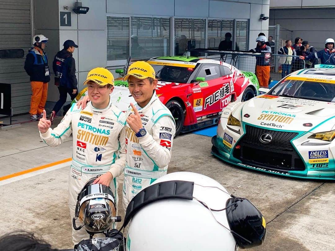 涼野はるかさんのインスタグラム写真 - (涼野はるかInstagram)「* * 60号車LMcorsa本日のレース優勝しました✨！！ ポールでグリッドボード担当させて 頂けただけでも幸せだったのに、 ポールトゥウィン…😭✨✨💓🥇 * * #スーパーgt #レースクイーン #グリッドガール #レクサス #supergt #gridgirl #lmcorsa #supergtxdtm」11月23日 18時28分 - suzuno_haruka