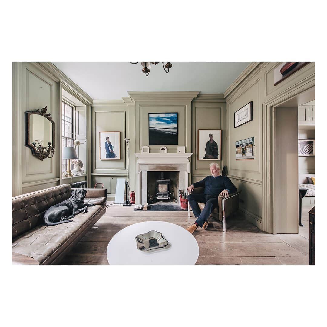 The Modern Houseさんのインスタグラム写真 - (The Modern HouseInstagram)「To coincide with the Spitalfields home coming on the market, we take a look back through our archives to when we spoke with architect Chris Dyson on restoring the listed Huguenot home in east London. Link in our bio to read more and see the sales listing.」11月23日 18時28分 - themodernhouse
