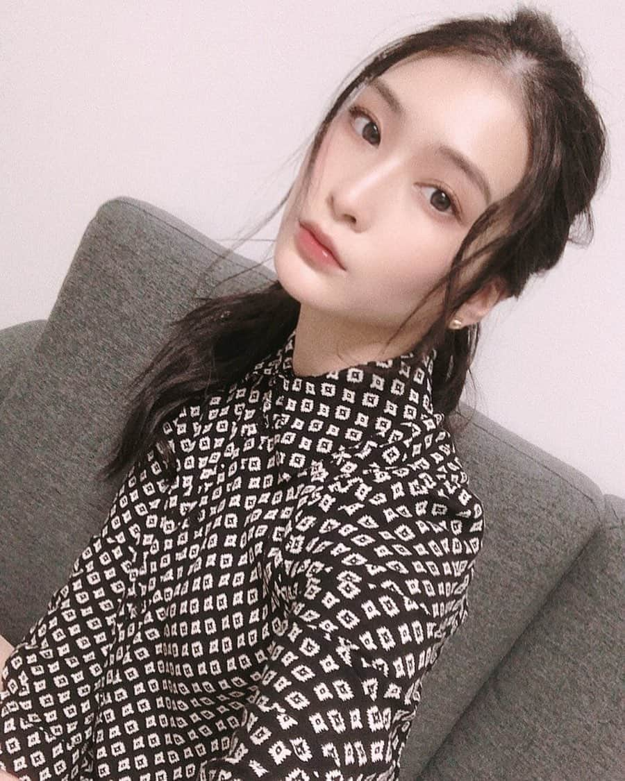 本庄鈴さんのインスタグラム写真 - (本庄鈴Instagram)「・ ・ ・ 👗💐 ・ ・ ・ #sexy #女優 #fashion #style #hear #style #black #longhair #makeup #love #l4l #likeforlikes #follw #me #instagood」11月23日 18時29分 - honjo_suzu