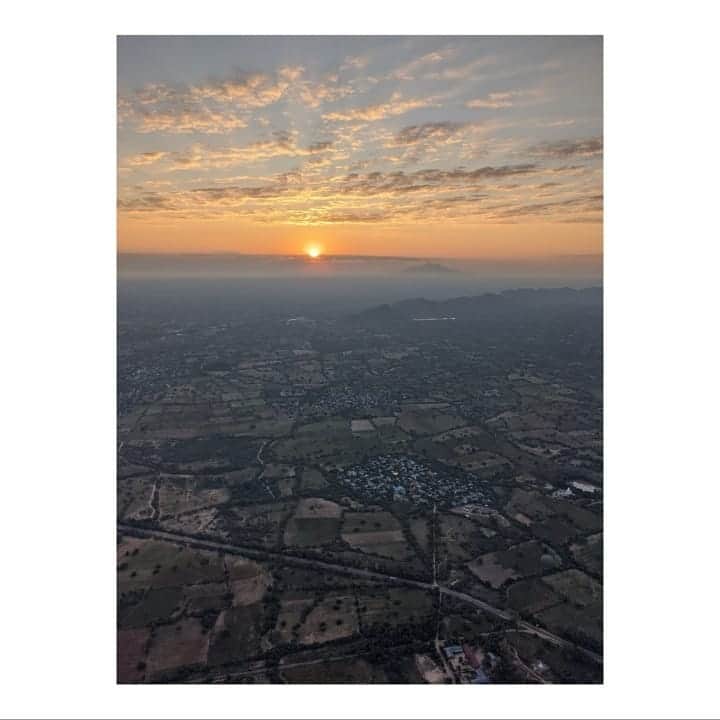 森崎ウィンさんのインスタグラム写真 - (森崎ウィンInstagram)「実は私、 #ミャンマー の #世界遺産  #バガン遺跡 に行ってました。 朝早く起き、 #気球 に乗ったのだ。 #森崎ウィン  #winmorisaki  #是非ミャンマーに行って欲しい #観光大使おすすめ」11月23日 13時11分 - win_morisaki_official