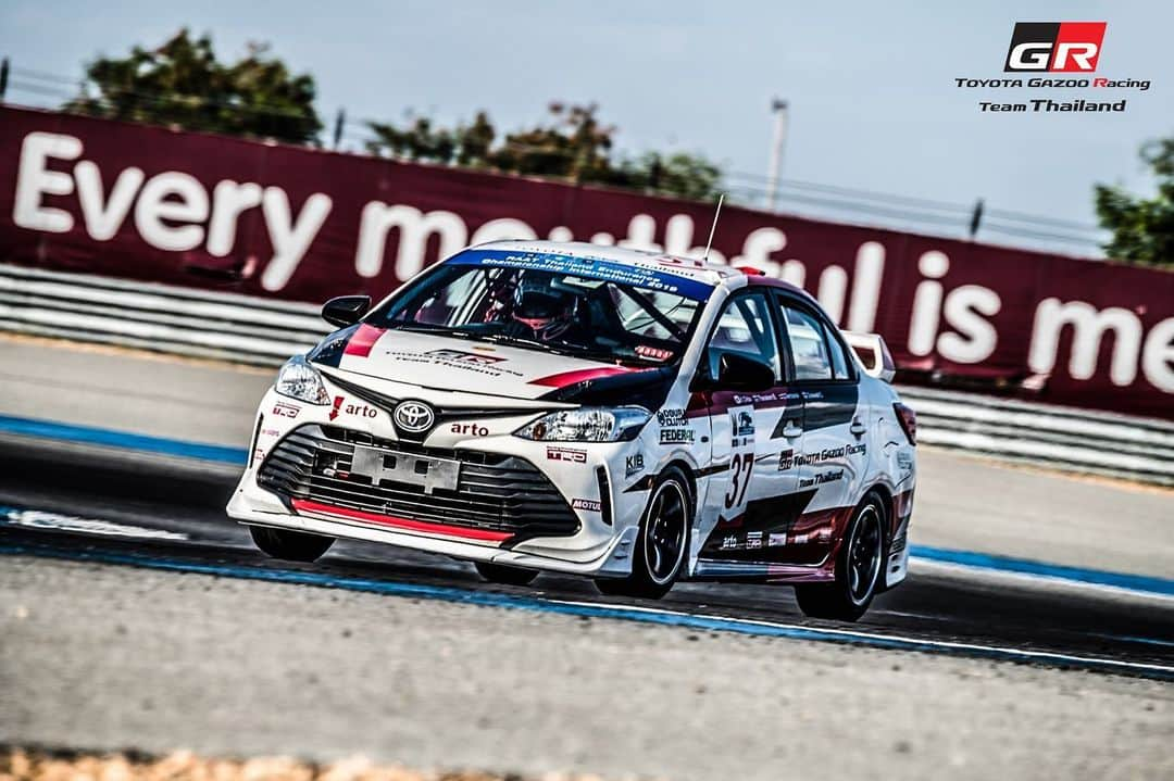 Toyota team thailandさんのインスタグラム写真 - (Toyota team thailandInstagram)「Race Day: สนามที่ 3 สนามลุ้นแชมป์ มันส์แน่ๆ ครับผม TOYOTA Gazoo Racing team Thailand x RAAT Thailand Endurance Championship International 2019 Round 3: 22-23 November @BRIC ลงแข่งขันในรุ่น Touring Car วัดใจกันไป 6 ชั่วโมงเต็ม #TeamWork #TOYOTAteamThailand #CheerThai #ThaiPride #ไม่เชียร์ไทยแล้วจะเชียร์ใคร #แข่งรถ #นักแข่ง #ทีมคนไทย #Car #RaceCar #Racing #SuperCar #TOYOTA86 #Buriram」11月23日 13時16分 - toyotagazooracingteamthailand