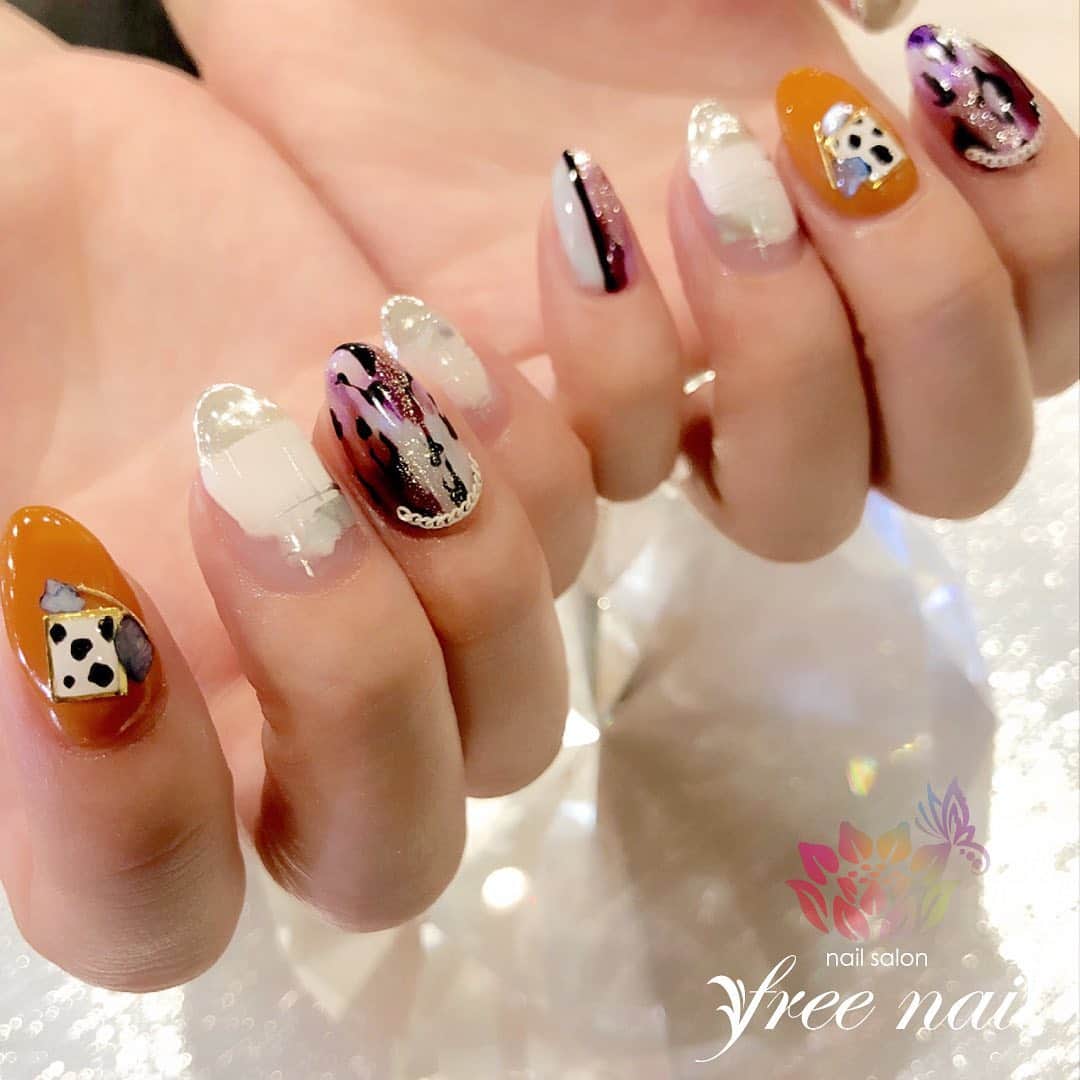ネイルアーティストRYさんのインスタグラム写真 - (ネイルアーティストRYInstagram)「. パープルアニマルネイル💅🏻🐆✨ . 秋冬カラーなアニマル柄💜🧡✨ . #ネイリスト #ネイルアーティスト #ネイルアート #ネイルチェンジ #ネイルサロン #大阪ネイルサロン #ネイルスクール #ネイル動画 #ジェルネイル #ネイルデザイン #アニマルネイル #アニマル柄 #ミラーネイル #チェックネイル #パープルネイル #キャメルネイル #デザインネイル #トレンドネイル #おしゃれネイル #シンプルネイル #冬ネイル #winternails #美甲 #日式美甲 #日式美甲胶 #日本美甲师 #日本美甲老师 #美甲上课 #日本胶」11月23日 13時28分 - nail_artist_rm