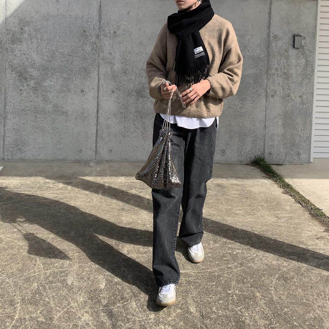Mie Kawanoのインスタグラム：「コートなくてもあったか♡ 欲しかったブラックでワイドなデニム 楽ちんでお気に入り♪ denim @canaljean  ____________________________________________ #coordinate#code #mamacode #acnestudios #bigotre #コーデ#コーディネート#ママコーデ#instagood #instafashion #roomインフルエンサー  #楽天roomに載せてます」
