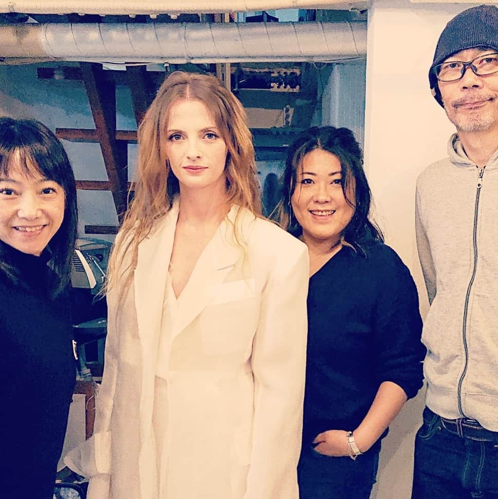 アナンダ・ジェイコブズさんのインスタグラム写真 - (アナンダ・ジェイコブズInstagram)「Shooting new music video in Tokyo♪ Beautiful team! #musicvideo #artisticshoot fashion by @crupnova, styling by @taky_ikura, makeup by Ritsuko Aino, shot by @toshikazuoguruma with lots of love at #teruuchistudio #mirror #anandajacobsmusic」11月23日 13時52分 - ananda_jacobs_