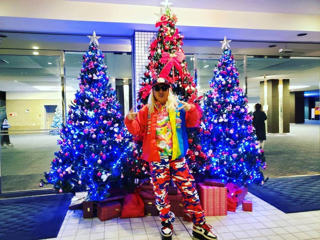 DJ KOOさんのインスタグラム写真 - (DJ KOOInstagram)「大分 X'mas w/z DJ KOO！！アルバムのリリースツアーで各地に行くので！！皆さんにもクリスマス気分をお届けしますDO DANCE！！お届けしマスカレード！！ #xmas  #クリスマスツリー #DJKOO」11月23日 14時04分 - dj_koo1019