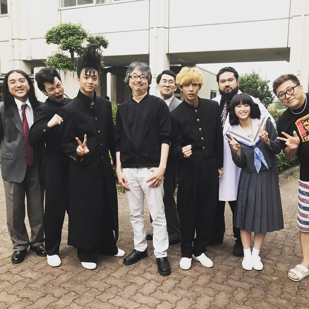 日本テレビ「今日から俺は‼︎」さんのインスタグラム写真 - (日本テレビ「今日から俺は‼︎」Instagram)「今日は西森博之先生のお誕生日です🎉🎊👏おめでとうございます㊗️🍾﻿ ﻿ 現場で撮った貴重な写真を久しぶりに✨﻿ 先生が続編描いてくれて夢のようでした😭﻿ ﻿ #西森博之 #福田雄一 #賀来賢人 #伊藤健太郎 #清野菜名 #ムロツヨシ #柾木玲弥 #シソンヌ #じろう #勝矢 #今日から俺は‼︎ #今日から俺は #今日俺」11月23日 14時08分 - kyoukaraoreha_ntv