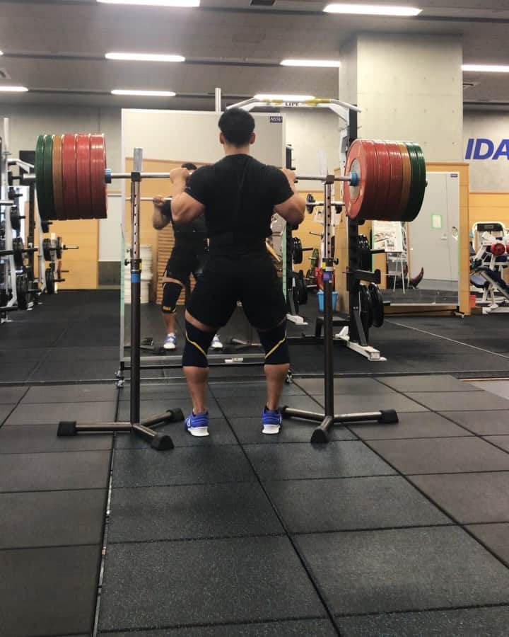 山本俊樹のインスタグラム：「- front squat 240 / 250 KG  #ウエイトリフティングやろうぜ #weightlifting #snatch #cleanandjerk #squat #deadlift  #耐えて勝つ #率先垂範 #山本俊樹 #LEGACYLIFTER #nano9」