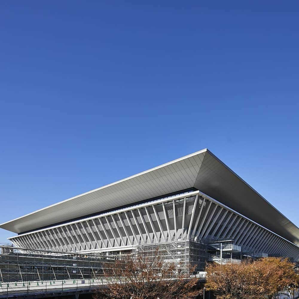 2020年東京オリンピックさんのインスタグラム写真 - (2020年東京オリンピックInstagram)「Get your first look inside the Tokyo Aquatics Centre! 👀  With a capacity of 15,000, this venue will play host to Olympic Aquatics (Swimming, Diving, and Artistic Swimming) 🏊‍♂️🏊‍♀️ and Paralympic Aquatics (Swimming). . 💦🔜🇯🇵 #RoadToTokyo  Photo by Tokyo 2020 / Uta MUKUO」11月23日 14時38分 - tokyo2020