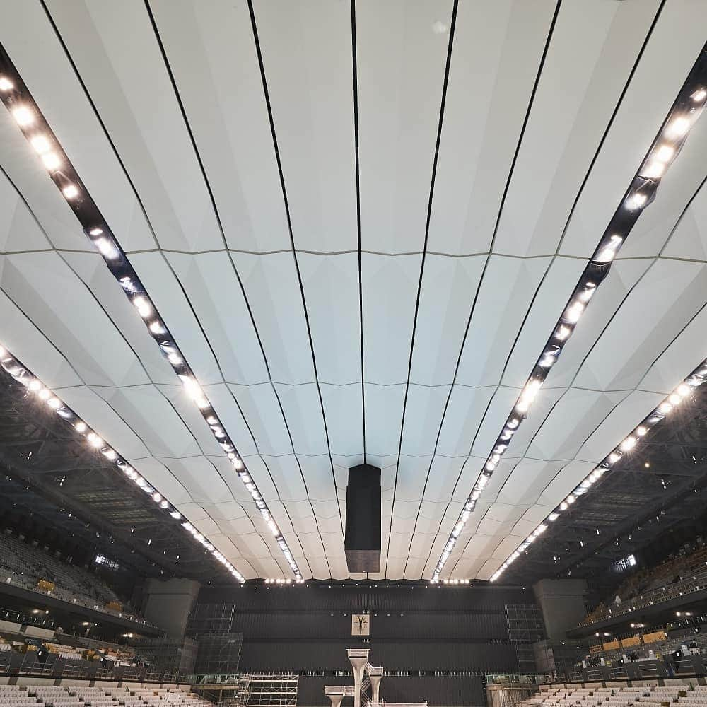 2020年東京オリンピックさんのインスタグラム写真 - (2020年東京オリンピックInstagram)「Get your first look inside the Tokyo Aquatics Centre! 👀  With a capacity of 15,000, this venue will play host to Olympic Aquatics (Swimming, Diving, and Artistic Swimming) 🏊‍♂️🏊‍♀️ and Paralympic Aquatics (Swimming). . 💦🔜🇯🇵 #RoadToTokyo  Photo by Tokyo 2020 / Uta MUKUO」11月23日 14時38分 - tokyo2020