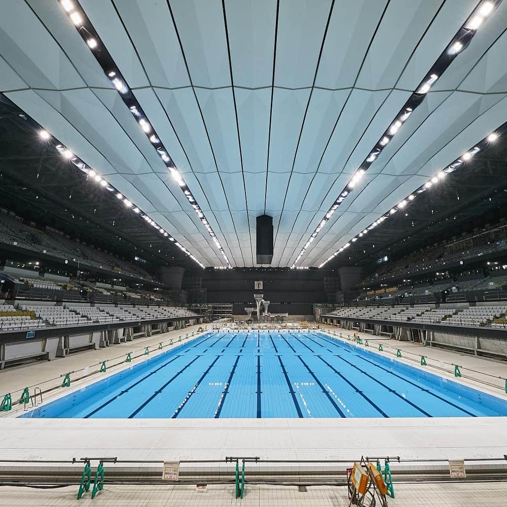 2020年東京オリンピックさんのインスタグラム写真 - (2020年東京オリンピックInstagram)「Get your first look inside the Tokyo Aquatics Centre! 👀  With a capacity of 15,000, this venue will play host to Olympic Aquatics (Swimming, Diving, and Artistic Swimming) 🏊‍♂️🏊‍♀️ and Paralympic Aquatics (Swimming). . 💦🔜🇯🇵 #RoadToTokyo  Photo by Tokyo 2020 / Uta MUKUO」11月23日 14時38分 - tokyo2020