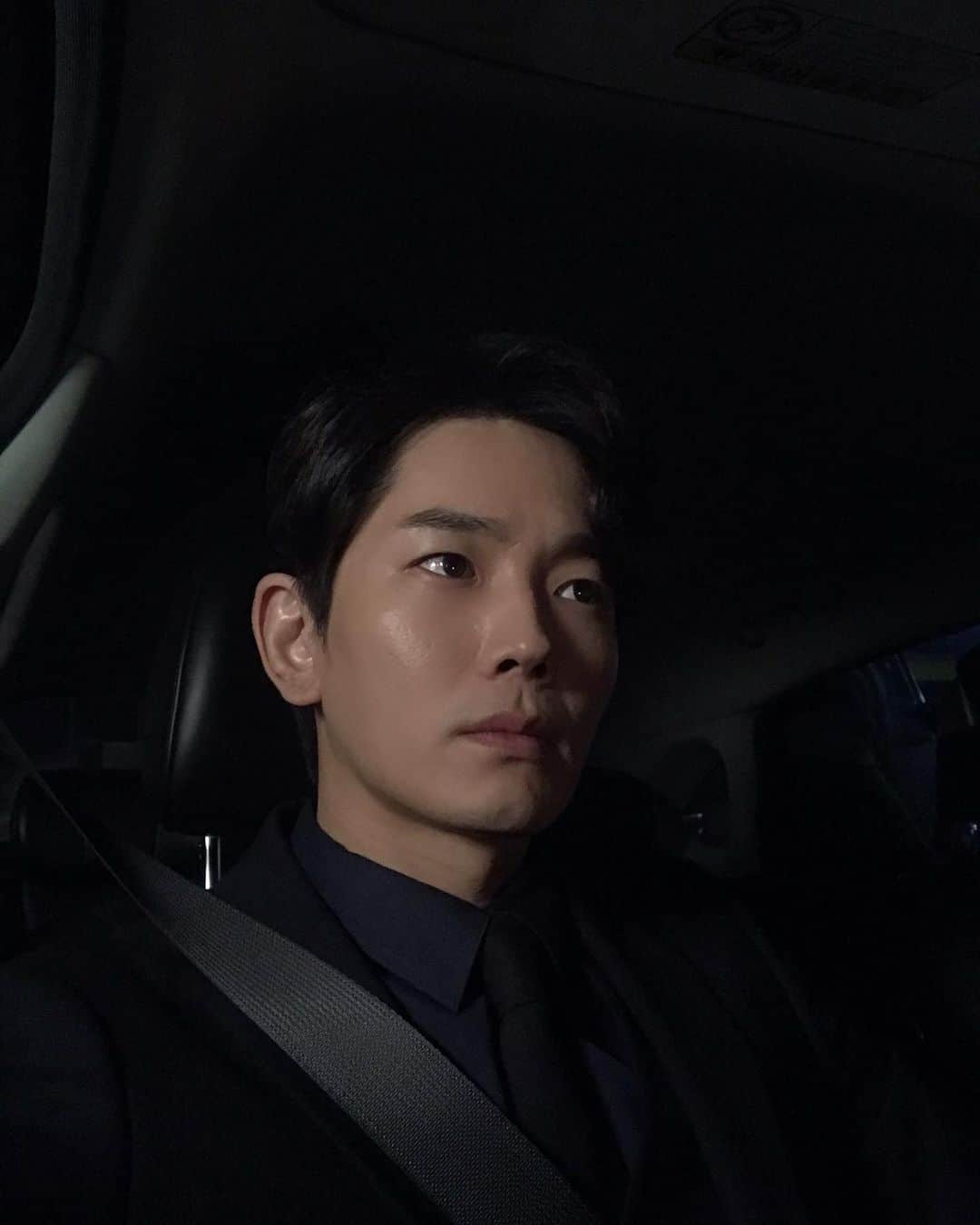 オン・ジュワンさんのインスタグラム写真 - (オン・ジュワンInstagram)「#모두의 거짓말#ocn#드라마 자 이제 얼마 남지않은 비밀. 반전의 반전이 있는.. 과연 그는..ㅋ 이 정도면 내용이 궁금한가??🙄」11月23日 14時41分 - onjuwan1211