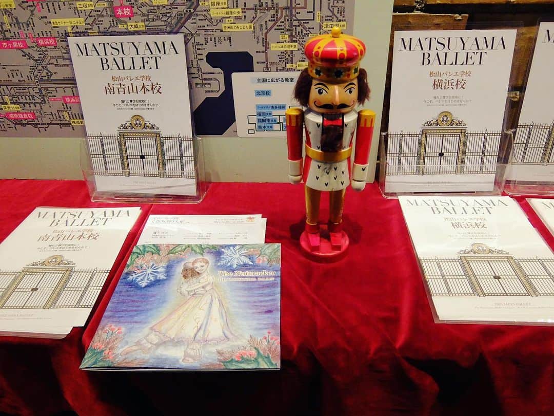 のインスタグラム：「これからフェスティバルホールで、松山バレエ団 2019クリスマス公演『くるみ割り人形』全幕を観劇。一緒の教室でレッスンしている子供たちも出演します。森下洋子先生のクララ、楽しみです♪( ´θ｀) #松山バレエ団 #バレエ #フェスティバルホール #2019 #クリスマス #公演 #くるみ割り人形 #クララ #森下洋子 #ballet #nutcracker #thenutcracker」