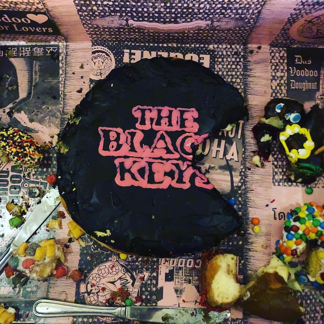 ミシェル・ブランチのインスタグラム：「Portland, I love you. 💕 🍩 @voodoodoughnut @theblackkeys」