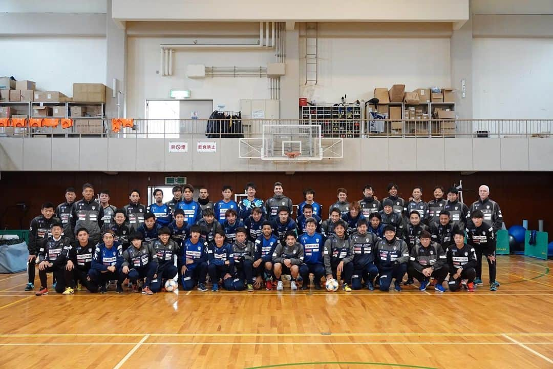 横浜FCさんのインスタグラム写真 - (横浜FCInstagram)「- はいチーズ📷 - #yokohamafc #横浜FC #HAMABLUE #HAMAPRIDE #三ツ沢を青にそめよう #jleague #行くぞJ1 #ファミリー」11月23日 14時48分 - yokohamafc_official