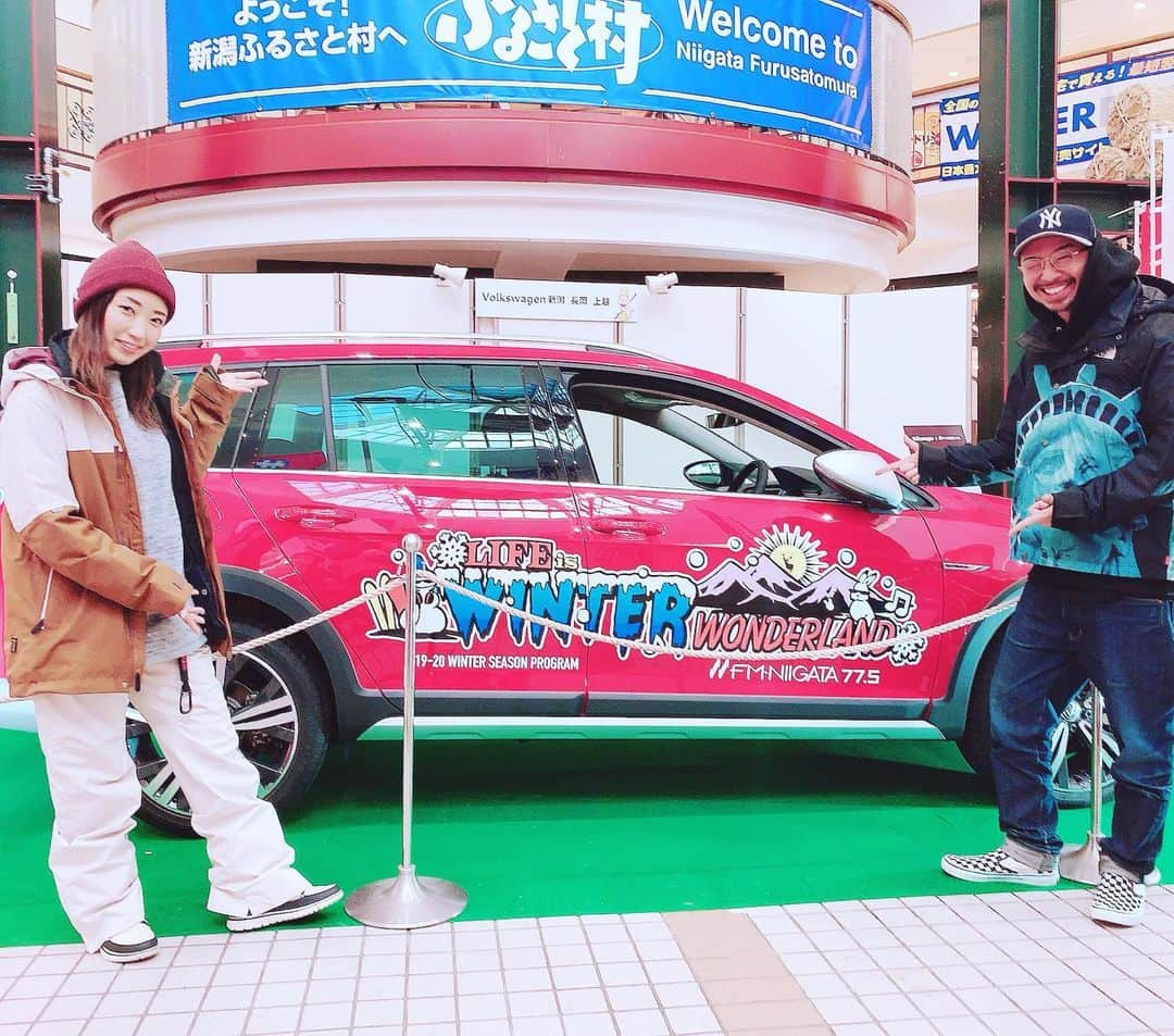 上村知世さんのインスタグラム写真 - (上村知世Instagram)「Snow Jam Day.1 シーズンプログラムキャンペーンCar #volkswagengolf も展示されてます♪ パーソナリティも多めですw #snowjam #sj #fmniigata #fm775 #volkswagen #lifegswinterwonderland #冬life #estivo #coal  @estivo_jp @coalheadwear_japan」11月23日 14時55分 - tomose0207