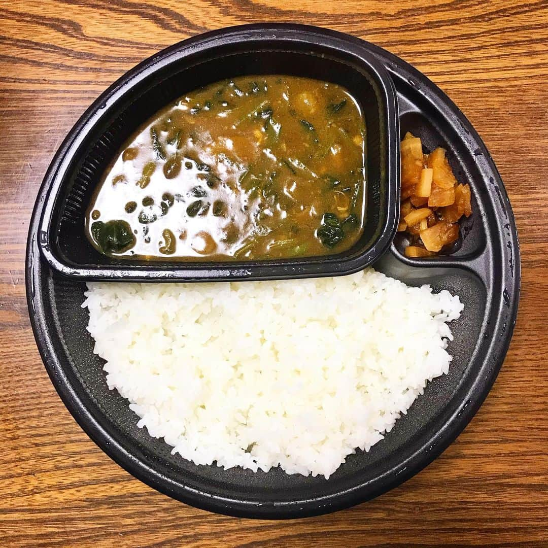 畑中葉子さんのインスタグラム写真 - (畑中葉子Instagram)「きのことほうれん草のカレー😍💕 CoCo壱番屋 デリバリー ・ ・ 映画を観に行こうかなって思ったけれど、今日は家で本を読むことにして、お昼ごはんはココイチ✨ ココイチでは、きのこカレーにほうれん草トッピングが一番好き🥰 ・ ・ #カレー #カレーライス  #きのことほうれん草のカレー #coco壱番屋  #デリバリー #毎日カレーが食べたい #yhcurry」11月23日 15時02分 - hatanaka_yoko