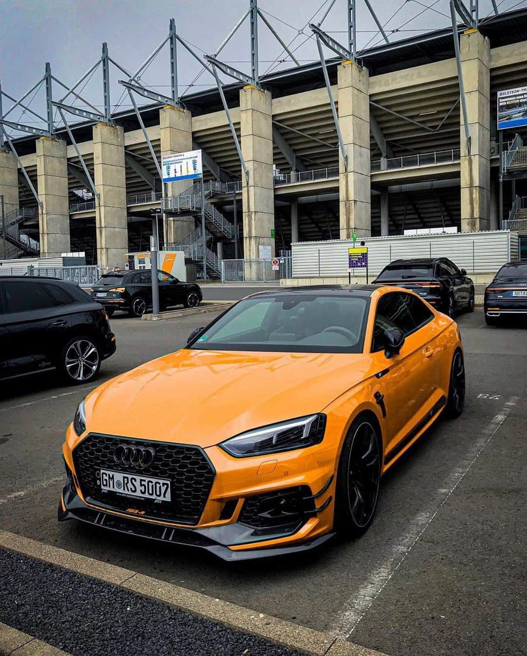 CarsWithoutLimitsさんのインスタグラム写真 - (CarsWithoutLimitsInstagram)「ABT RS5. It looks good in orange.  Photo @fiona.see  #carswithoutlimits #audi #rs5 abttuning @audicanada」11月23日 15時22分 - carswithoutlimits
