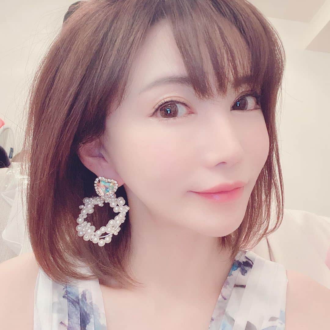 里美ゆりあさんのインスタグラム写真 - (里美ゆりあInstagram)「#可愛い#ピアス ❤ たまには#ラブリー に( * ॑˘ ॑* ) ⁾⁾ #アクセサリー #mignonnebijoux  #accessory #cute」11月23日 15時20分 - satomiyuria