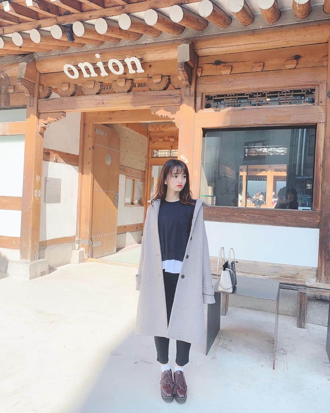 三田寺円さんのインスタグラム写真 - (三田寺円Instagram)「onionの パンがおいしかった🥐❤️ 店内もおしゃれでかわいい💕 . この7thingsのお洋服が とってもお気に入り💘 . #onioncafe #onion  #パン屋 #カフェ #cafe 🍞 #韓国 #韓国ファッション」11月23日 15時30分 - mtdr_mdk_x