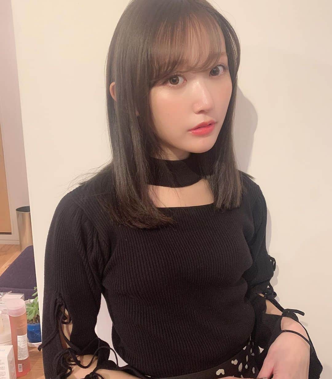 のインスタグラム：「載せ忘れてたーゆいちゃまカラーとトリートメントしました❤︎透け感のある綺麗な色です お肌つるん！！ #lysa_yuki  #菅野結以」